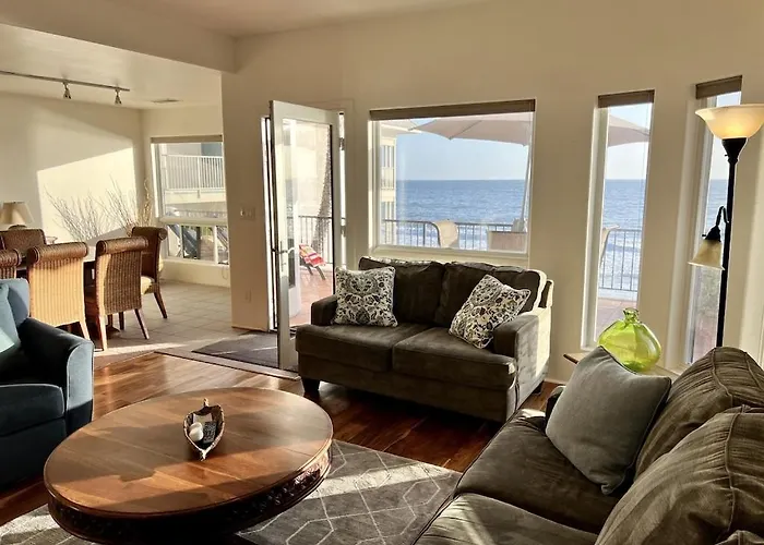 Oceanfront 2Br Condo, Private Beach & Patio, Rare Find